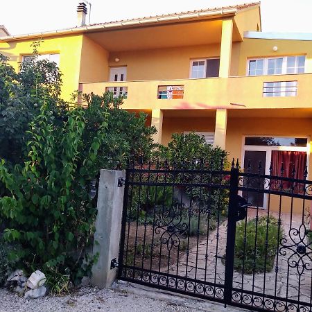 ביוגראד נה מורו Apartments Mira מראה חיצוני תמונה