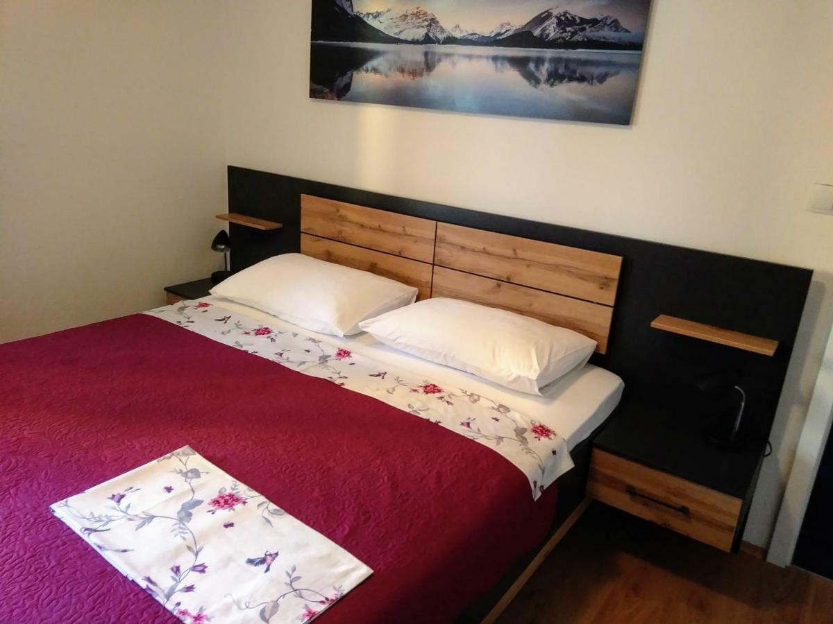 ביוגראד נה מורו Apartments Mira מראה חיצוני תמונה