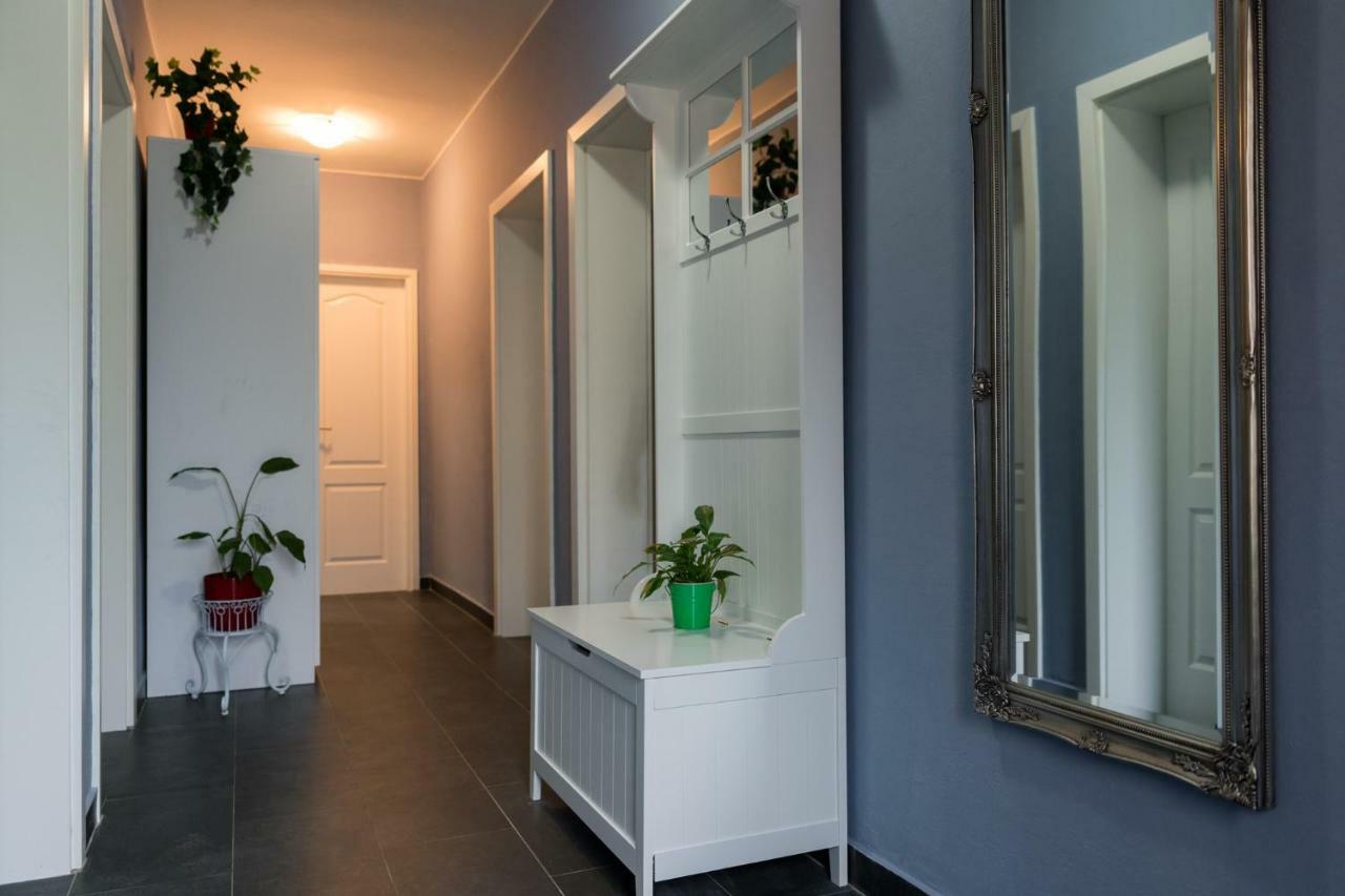 ביוגראד נה מורו Apartments Mira מראה חיצוני תמונה
