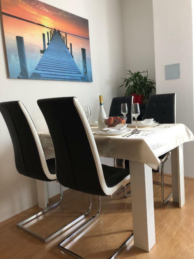 ביוגראד נה מורו Apartments Mira מראה חיצוני תמונה